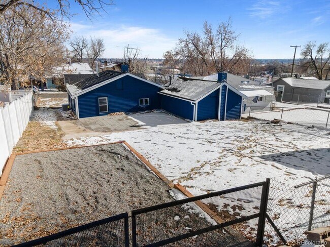 Building Photo - For Rent – Renovated 3 Bedroom Bungalow in Englewood