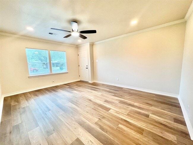 Building Photo - 1010 15th Ave N