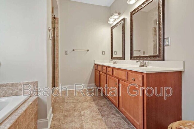 Building Photo - 3540 Brampton Dr