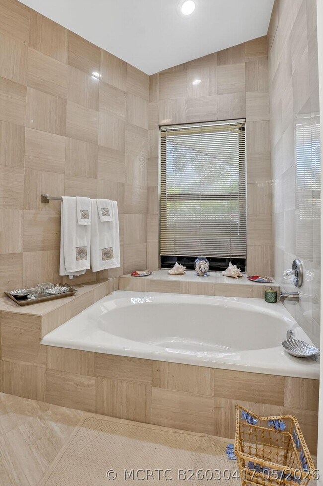 Building Photo - 22519 Esplanada Cir