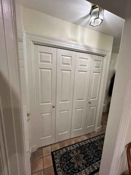 Building Photo - 20 Lime St