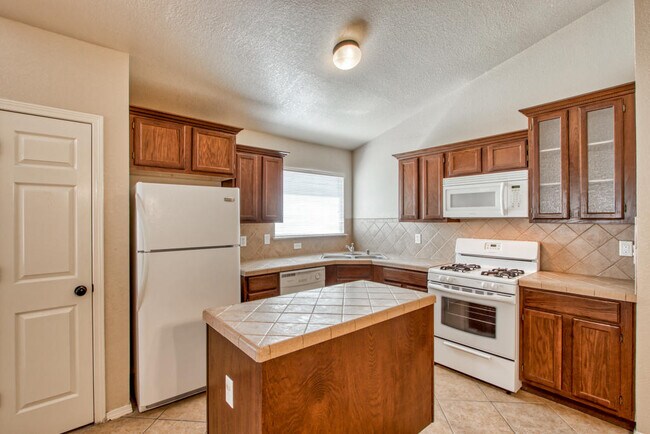 Building Photo - 1819 Shreya St
