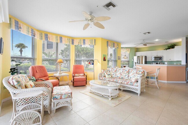 Building Photo - Beautiful Fully Furnished 3/2 Bouchelle Is...