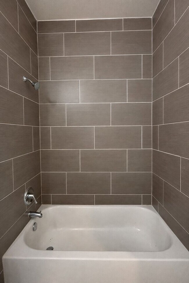 Building Photo - 3221-3409-3409 SW 8th Pl