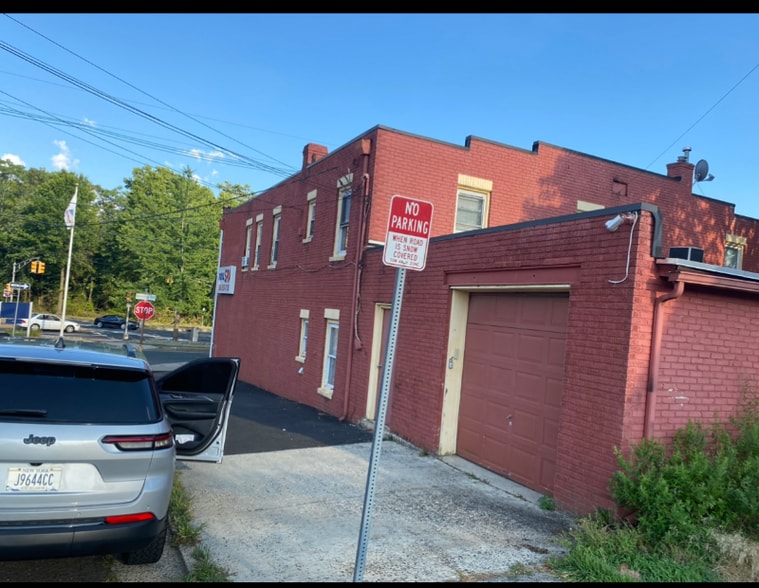 Building Photo - 500 S Main St