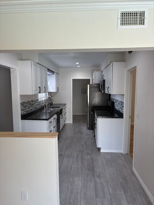 Building Photo - Beautiful 4 bed 3 bathroom