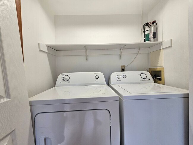 Building Photo - Aurora Highlands 3 Bed 2 1/2 Bath House w/...