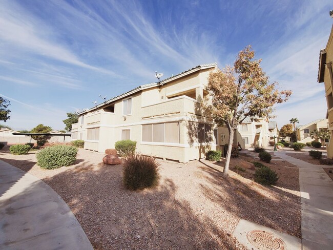 Building Photo - CUTE GATED 2BD/2BA CONDO IN LAS VEGAS!