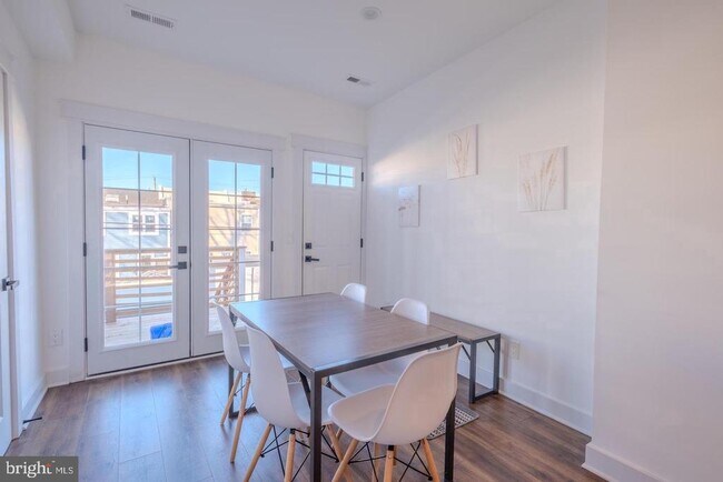 Building Photo - 413 Delafield Pl NW