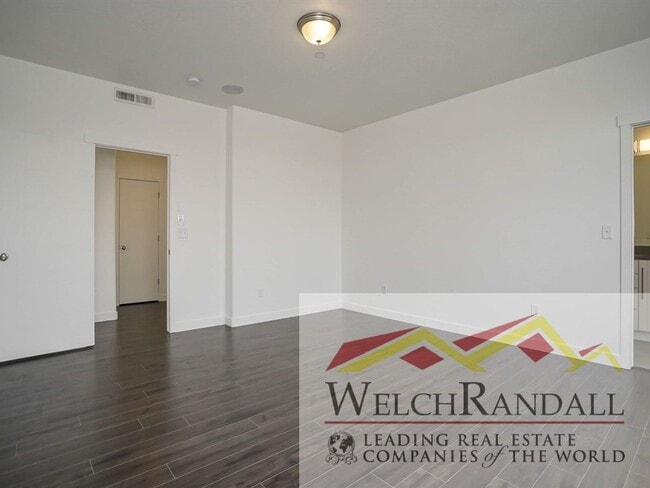 Building Photo - Live in Comfort & Style – 2BR, 2BA Townhom...