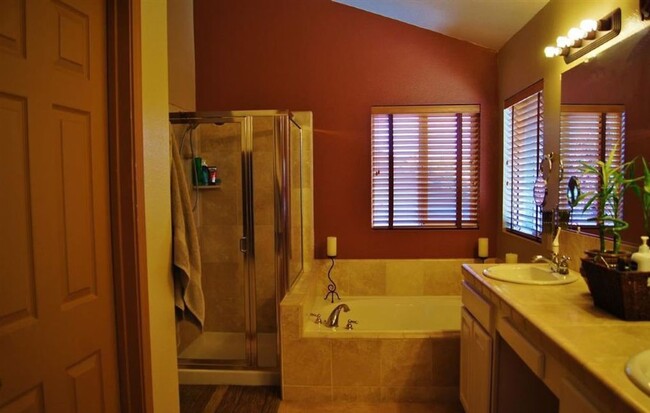 Building Photo - 5 Bedroom Home in Northwest Reno