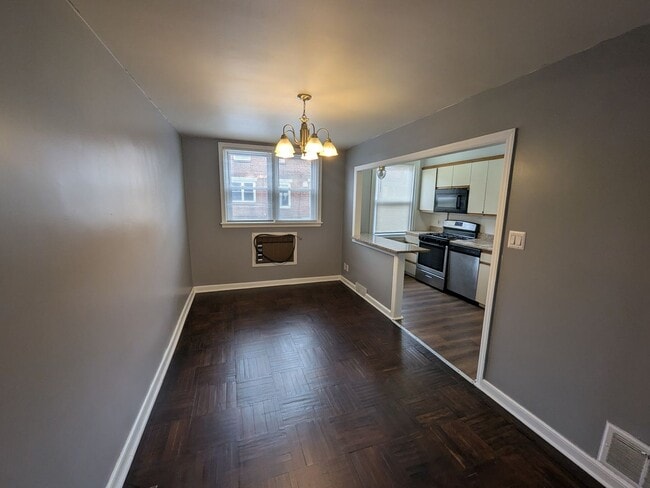 Building Photo - Large Home - Holmesburg