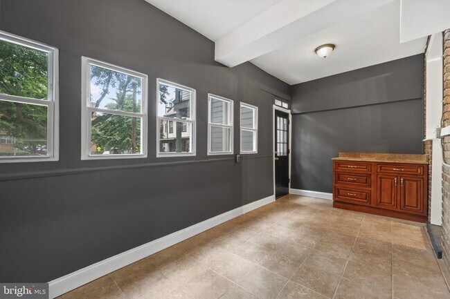 Building Photo - 3551 Hertford Pl NW