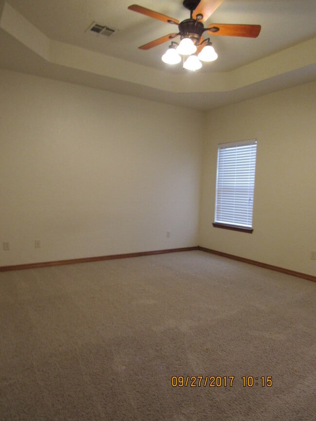 Building Photo - TWO STORY HOME LOCATED IN THE SILVER CREEK...