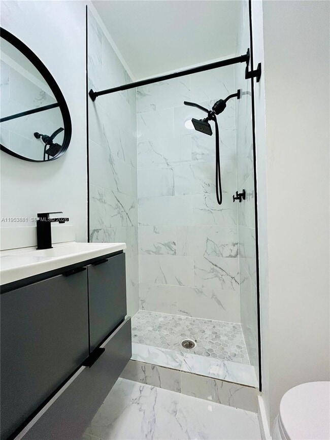 Building Photo - 880 SE 4th Pl