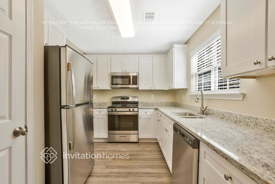 Building Photo - 1370 Pinebreeze Ct