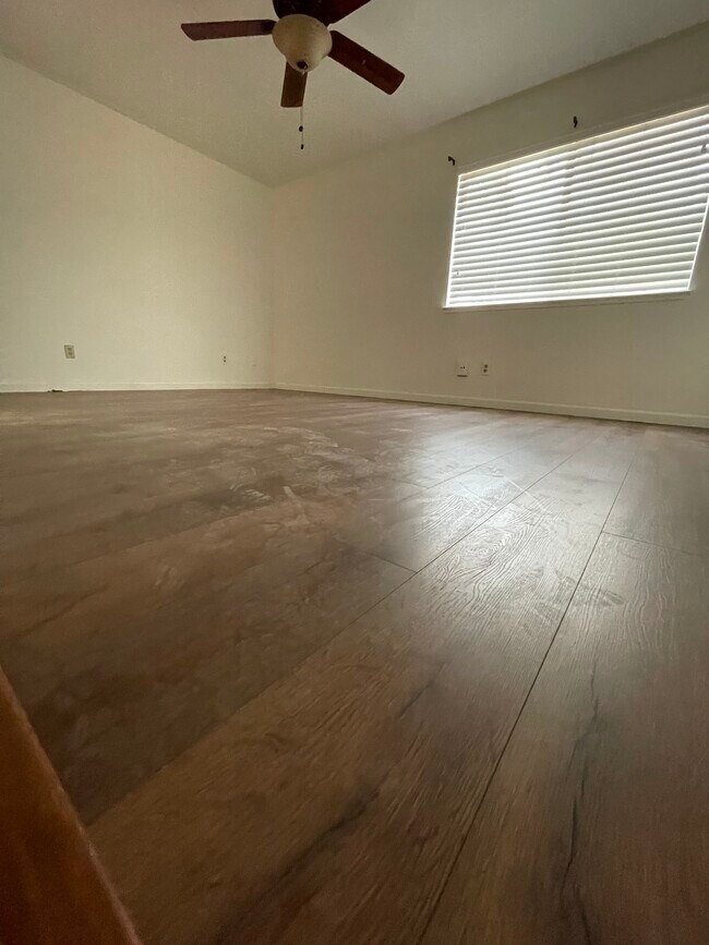 Building Photo - 1691 Yorktown Ct