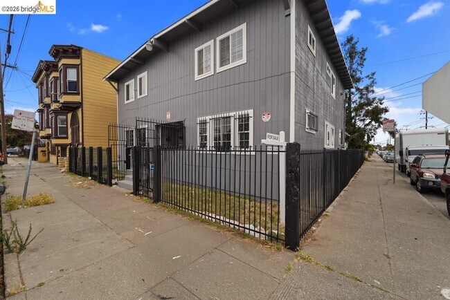 Building Photo - 400 Bissell Ave