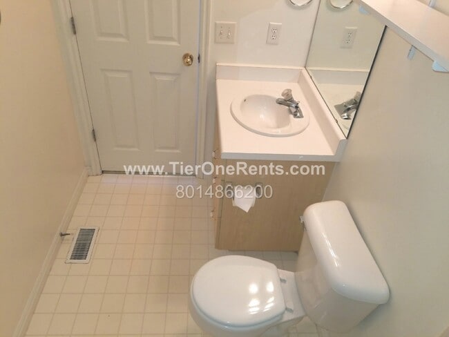 Building Photo - No deposit option for qualified renters