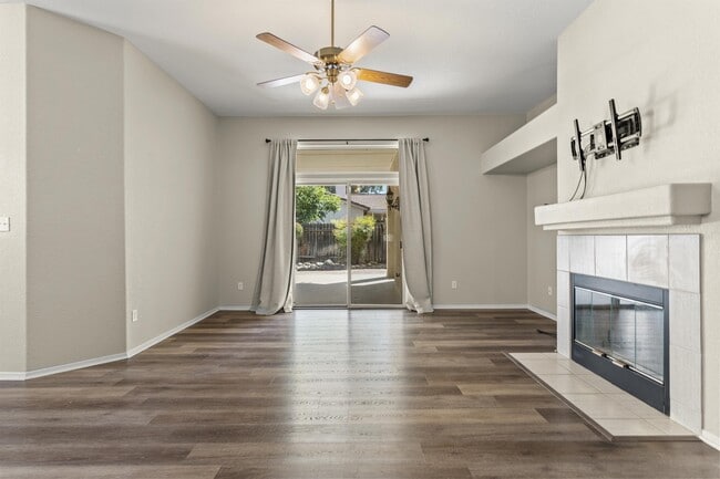 Building Photo - 10621 Tivoli Ct