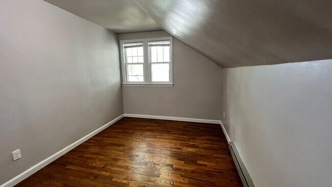 Building Photo - 715 Barnett St NE