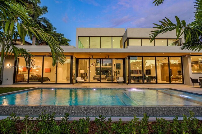 Building Photo - 401 Royal Plaza Dr