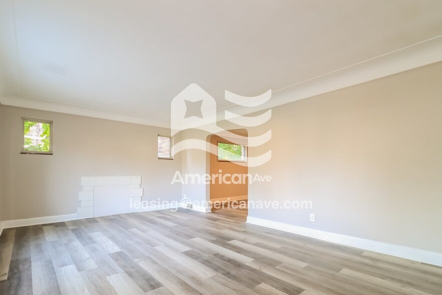 Building Photo - 14350 Rutherford St