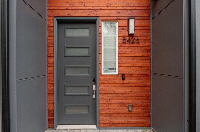 Building Photo - 5426 31st Ave S