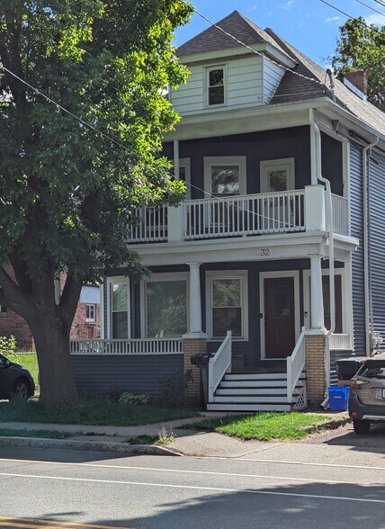 Building Photo - 32 Pawling Avenue