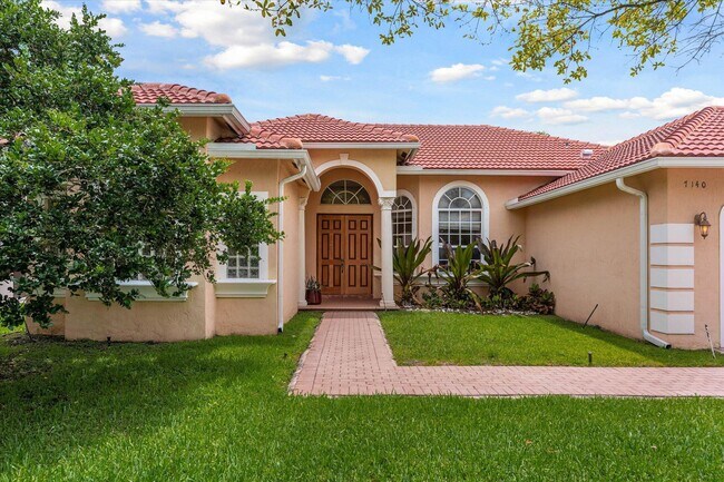 Building Photo - 7140 Pinecreek Way
