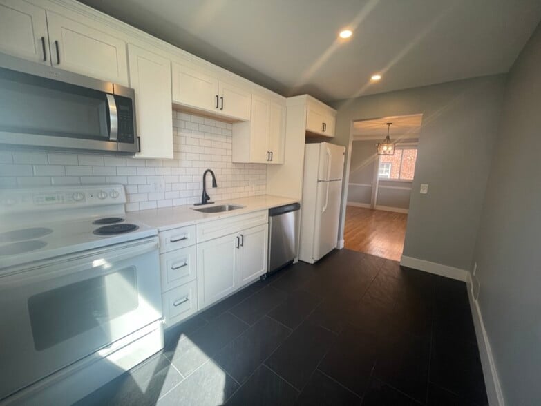 Building Photo - 5706 Grace Ave