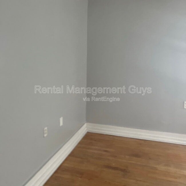 Building Photo - 2110 Fremont Ave N