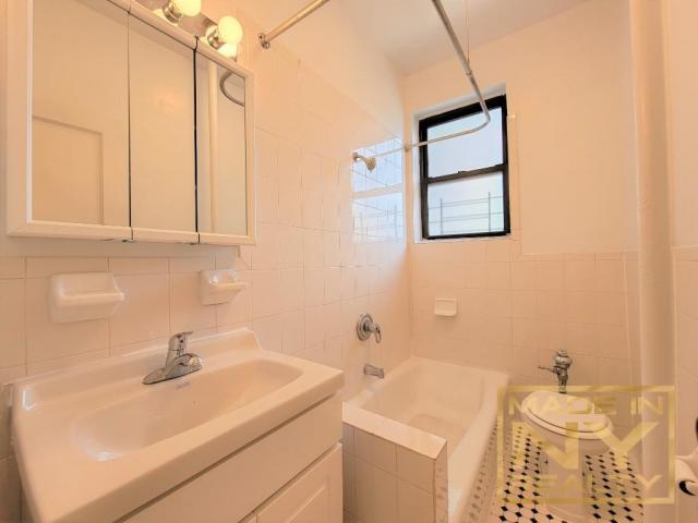 Building Photo - 1 bedroom in ASTORIA NY 11106