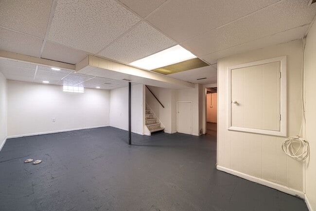 Building Photo - 3 bedroom - 2 bathroom - Lincoln Park - $1...