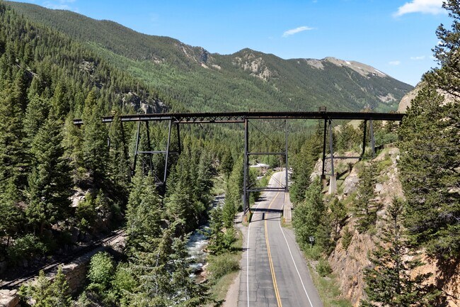 Building Photo - 205 Loop Dr