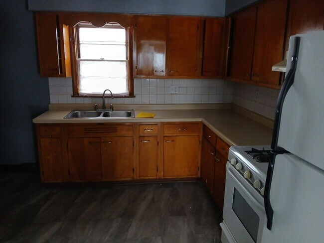 Building Photo - 1025 Irving Ave