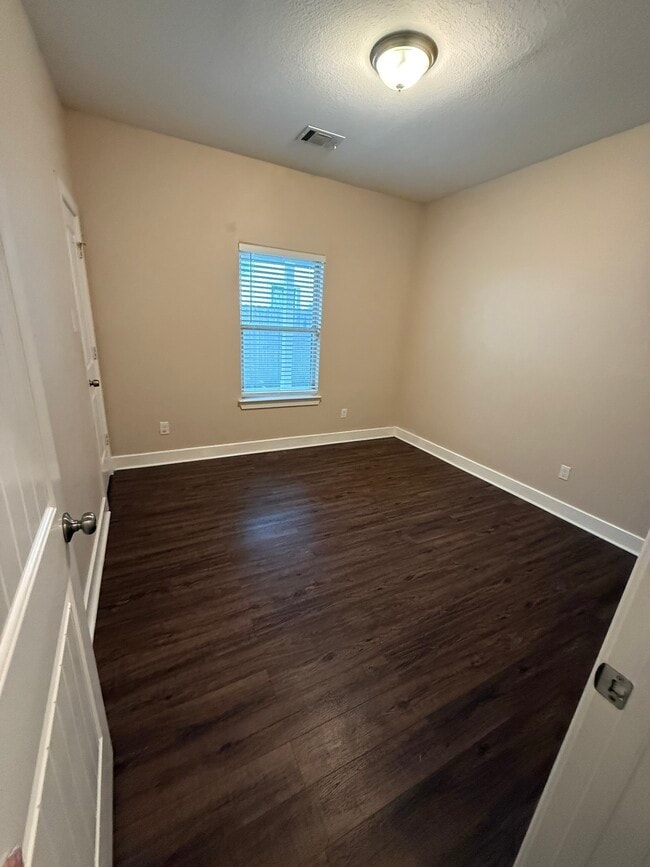 Building Photo - 6125 Rollins St