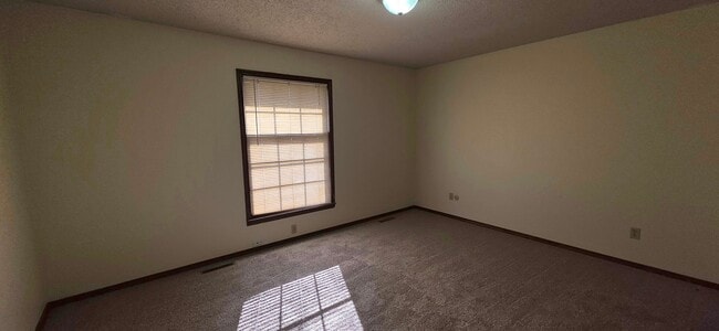 Building Photo - 2000 Square feet Duplex Southeast!  $1195