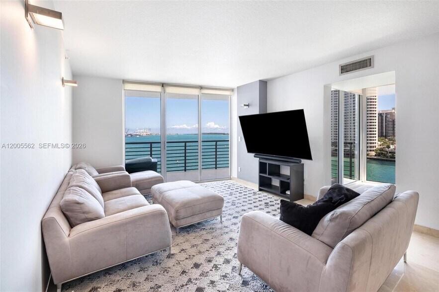 Building Photo - 325 S Biscayne Blvd