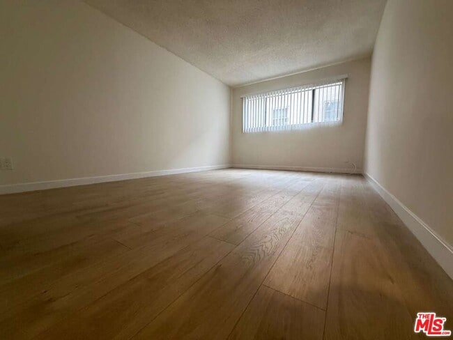 Building Photo - 848 S Holt Ave