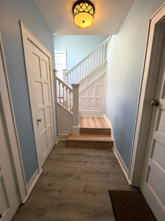 Building Photo - 727 Carlton Ave