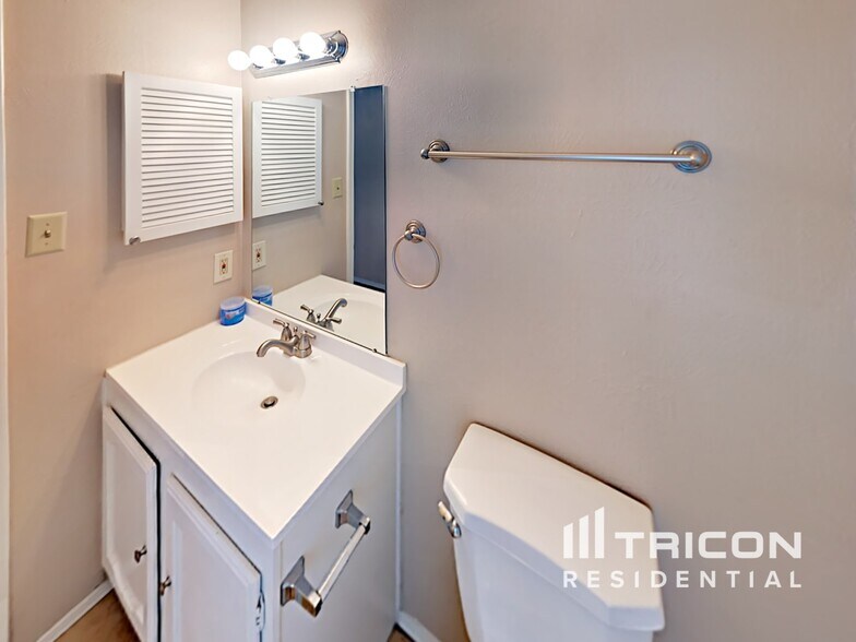 Building Photo - 1378 Southridge Dr