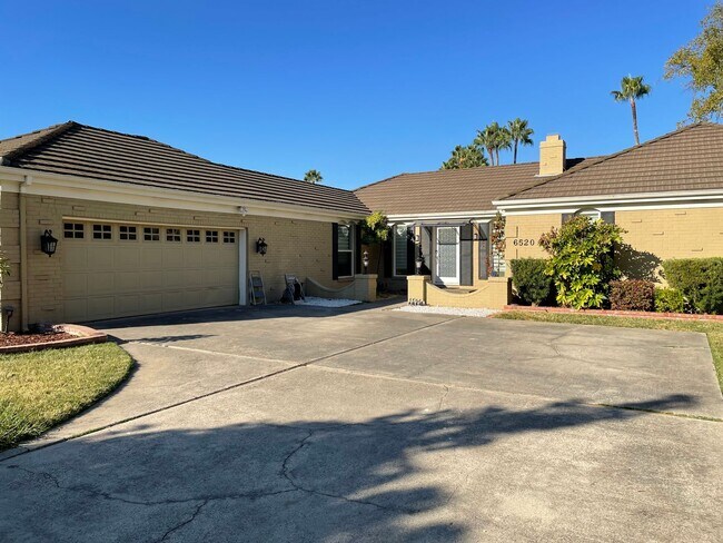 Building Photo - 6520 Havenside Dr