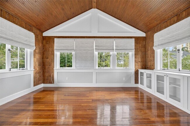 Building Photo - 3003 W Harbor View Ave