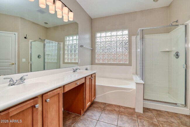 Building Photo - 844 E Indian Wells Pl
