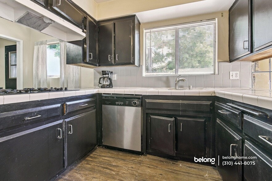 Building Photo - 6911 Bellaire Ave