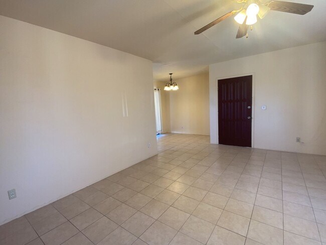 Building Photo - Very Nice 2 Bedroom Condo!!!