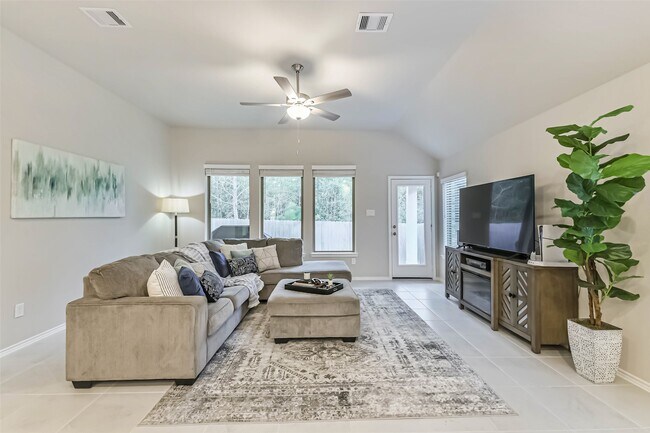 Building Photo - 1337 Lakeside Crk Rd