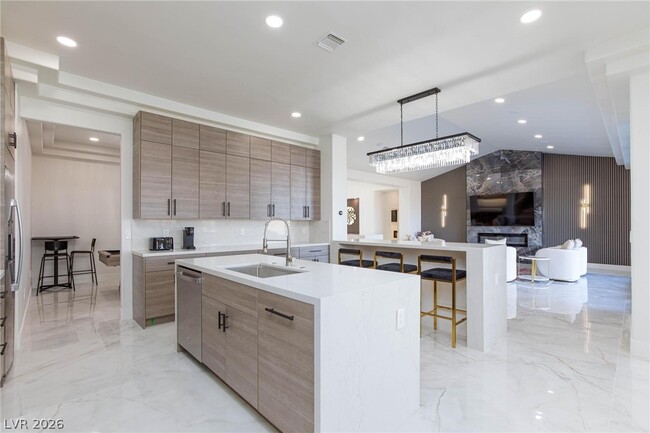 Building Photo - 6525 Ponderosa Way