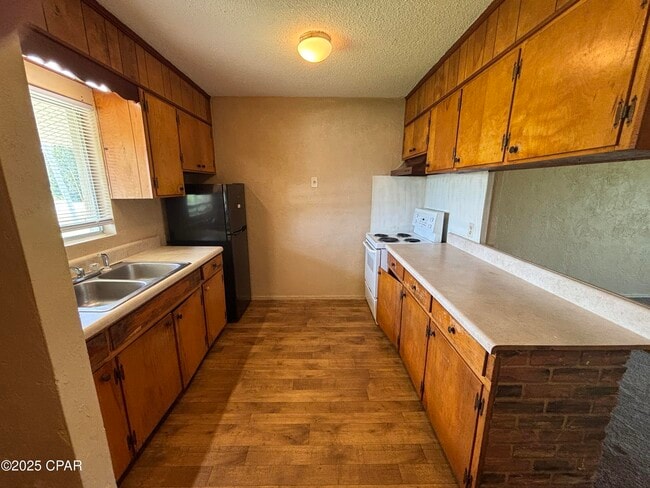 Building Photo - 2542 Lisenby Ave